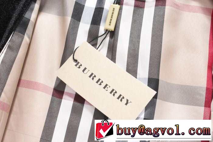 雰囲気も感じさせるアイテム　秋冬 burberry バーバリー 上品な形　ジャージセット