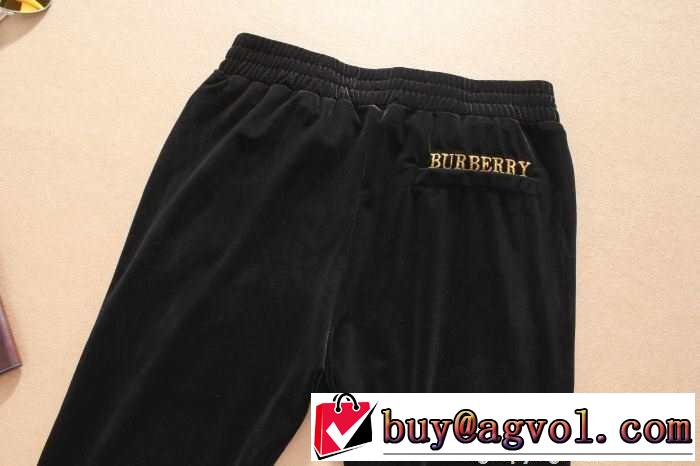 雰囲気も感じさせるアイテム　秋冬 burberry バーバリー 上品な形　ジャージセット