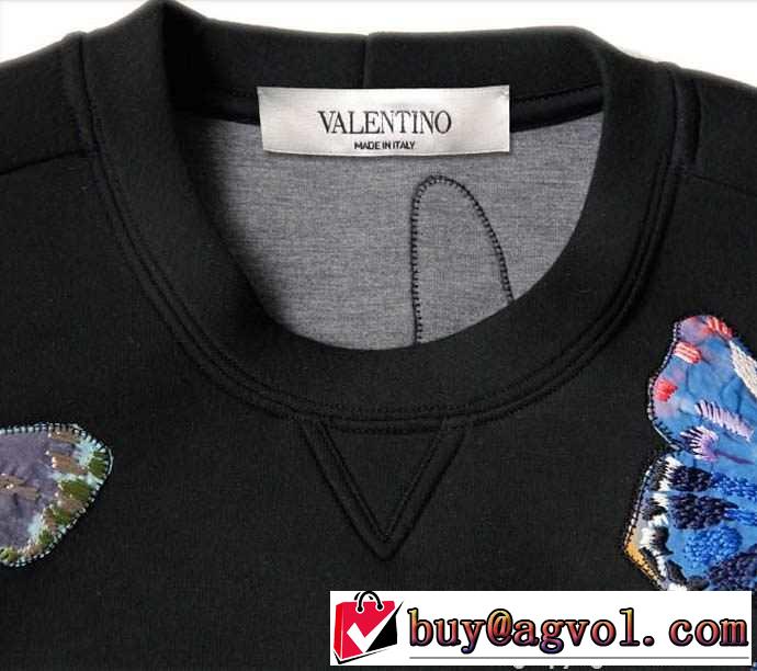 快適にカジュアル　2015秋冬  VALENTINO ヴァレンティノ 大活躍　プルオーバーパーカー