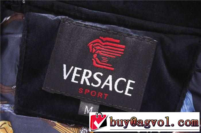 伸縮性に優れ　2015秋冬 VERSACE ヴェルサーチ 肌触りが心地よく　セットアップ上下 2色可選