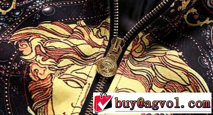 値下げる 2015秋冬 VERSACE ヴェルサーチ 収納できるブルゾン