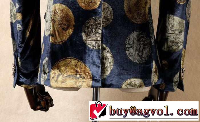 お買い得　2015秋冬 VERSACE ヴェルサーチ 注目のアイテム　スーツ レジャー