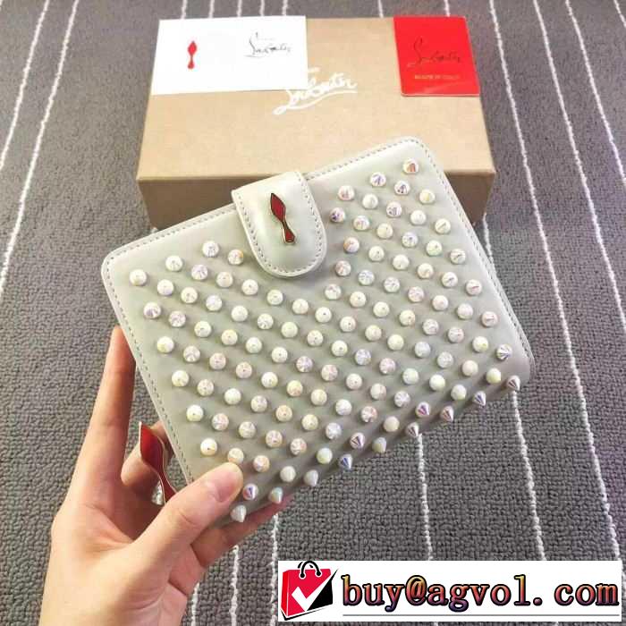 スタイリッシュな印象 2016秋冬 クリスチャンルブタンChristian Louboutin 二つ折り財布